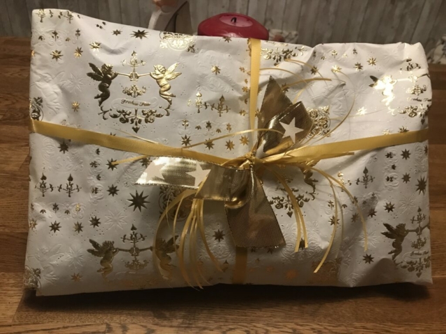 mein schönstes Weihnachtsgeschenk, keine Ahnung was drin ist